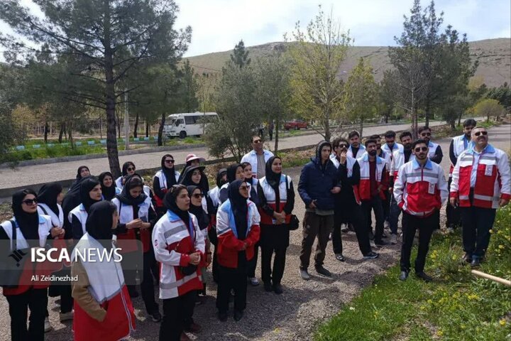 آمادهباش تیمهای هلالاحمر در ۱۳ استان کشور آمادهباش تیمهای هلالاحمر در ۱۳ استان کشور