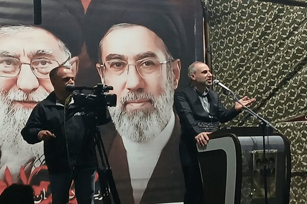 ایران در میدان و مذاکره با اقتدار ایستاده است