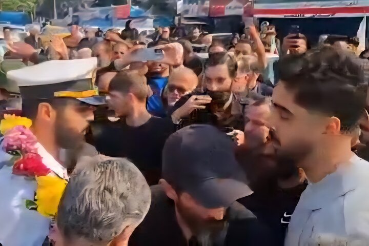 جانباز ناوشکن "دنا" با استقبال باشکوه مردم به زادگاهش آمل بازگشت