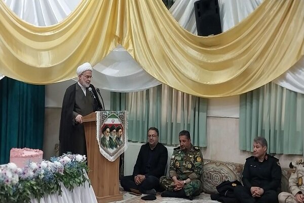 دختران شهدا ادامه‌دهندگان مسیر عزت و ایثار هستند