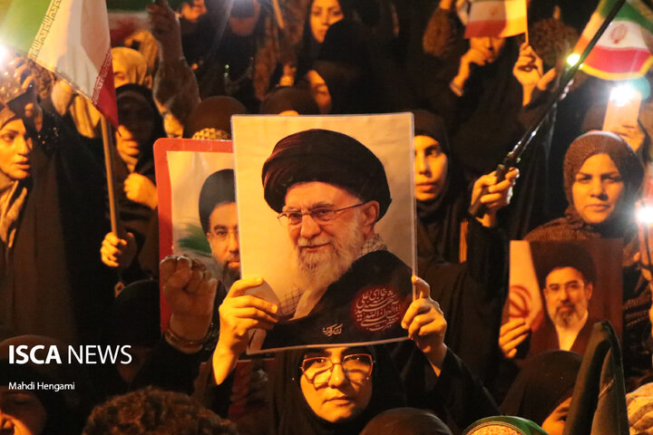طنین بیعت در کوچه پس‌کوچه‌های طلابند