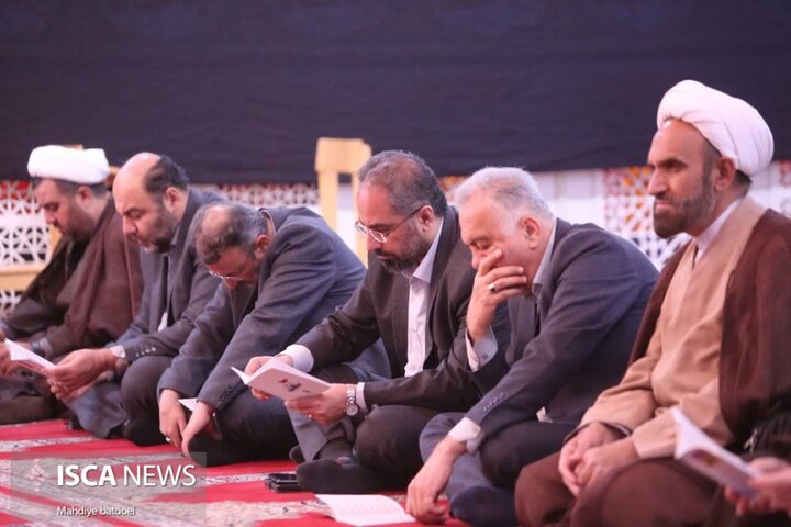 برگزاری مراسم پرفیض زیارت عاشورا در دانشگاه آزاد قزوین؛ گرامیداشت یاد شهدا و درگذشتگان