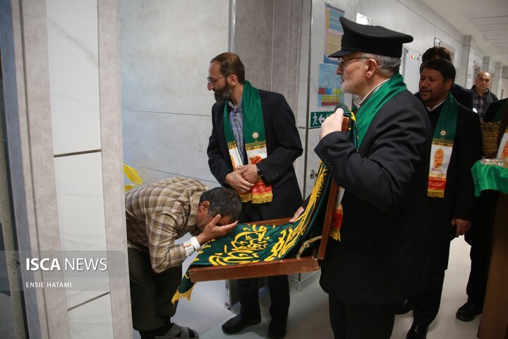 زیر سایه خورشید