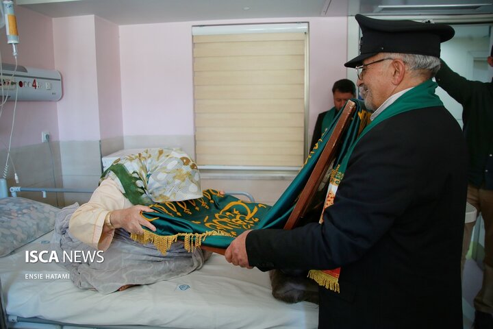 زیر سایه خورشید