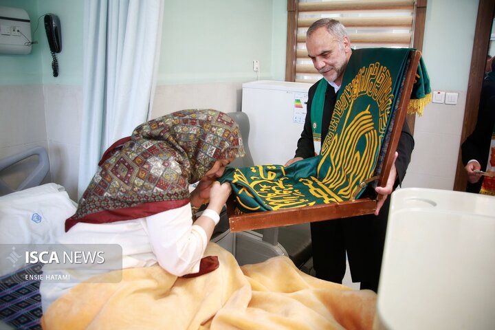 زیر سایه خورشید