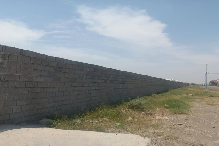 توقف دیوارکشی ۶ هزار متری در اراضی میناب