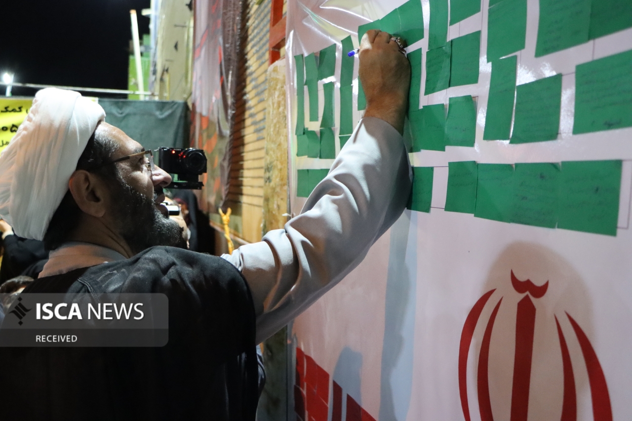 از روایتگری شهدا تا جشن کرامت؛ برپایی موکب فرهنگی دانشگاه آزاد اسلامی واحد نجفآباد در میدان باغملی