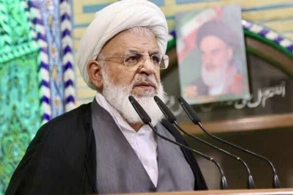 حضور مردم در صحنه چشم دشمن را کور می‌کند