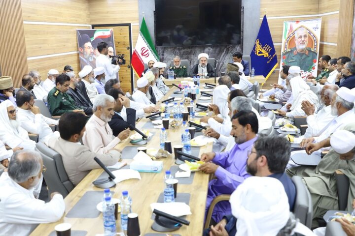 مردم سراوان با بصیرت توطئه دشمن را در نطفه خفه کردند
