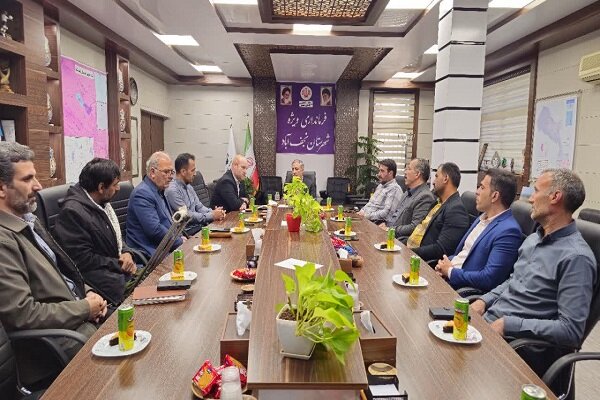 دیدار فرماندار نجف‌آباد با بخشدار و رؤسای شوراهای اسلامی روستاهای بخش مرکزی به مناسبت روز شوراها