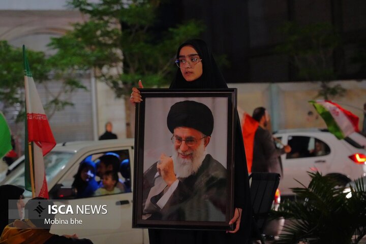 مردم پای کار انقلاب