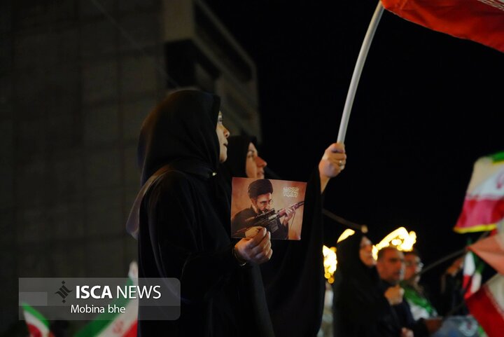مردم پای کار انقلاب