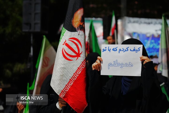 مردم پای کار انقلاب