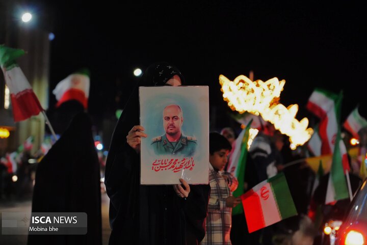 مردم پای کار انقلاب