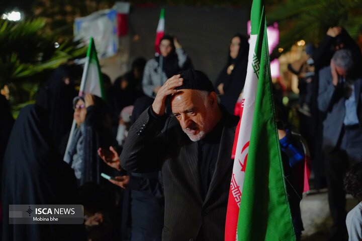 مردم پای کار انقلاب