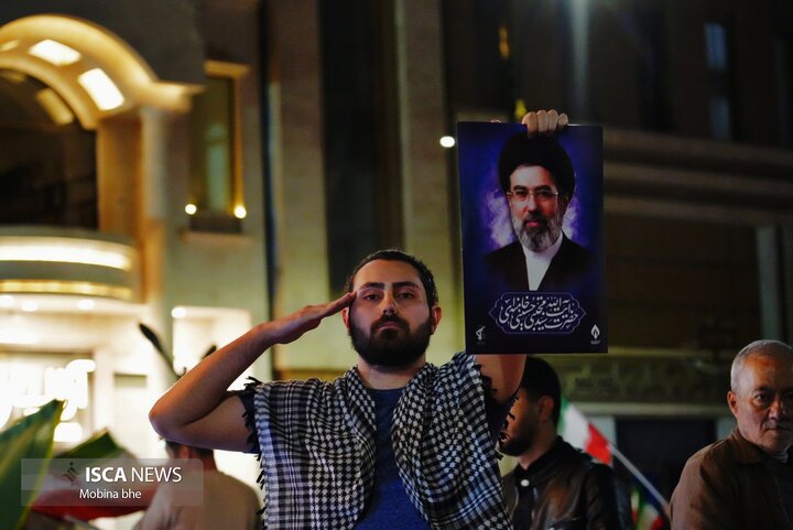 مردم پای کار انقلاب