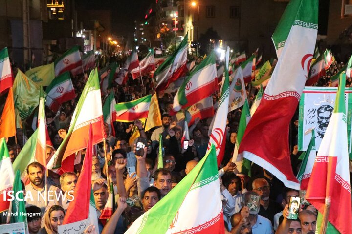 طنین بیعت با «امام جدید» در سوگ «امام شهید»؛ تجلی وفاداری مردم بندرعباس در چهارراه اتوبوسرانی