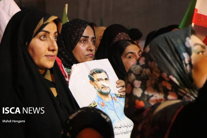طنین بیعت با «امام جدید» در سوگ «امام شهید»؛ تجلی وفاداری مردم بندرعباس در چهارراه اتوبوسرانی