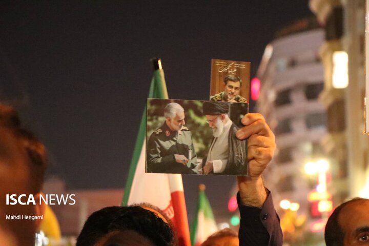 طنین بیعت با «امام جدید» در سوگ «امام شهید»؛ تجلی وفاداری مردم بندرعباس در چهارراه اتوبوسرانی