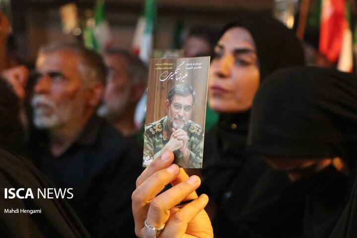 طنین بیعت با «امام جدید» در سوگ «امام شهید»؛ تجلی وفاداری مردم بندرعباس در چهارراه اتوبوسرانی