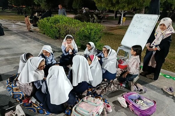 ترویج فرهنگ ایثار در دبستان دخترانه سما عالیشهر/ از توزیع بسته‌های معیشتی تا همراهی با موکب‌های دانشجویی
