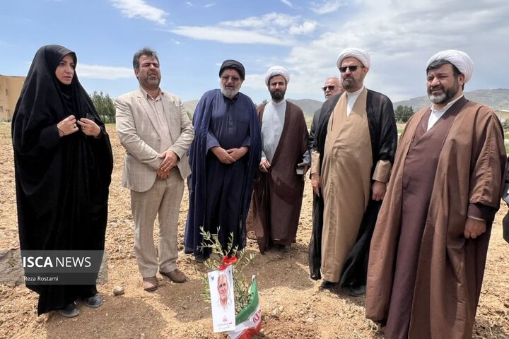 باغ شهدا دانشگاه ازاد اسلامی خرم اباد