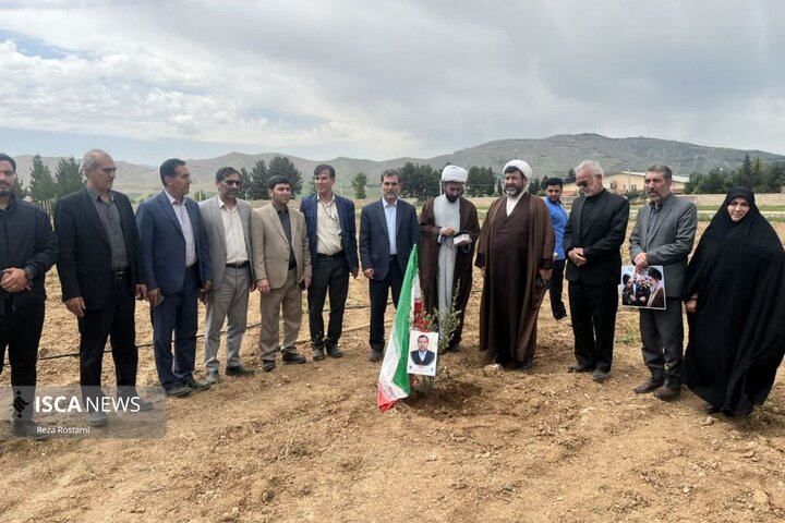باغ شهدا دانشگاه ازاد اسلامی خرم اباد