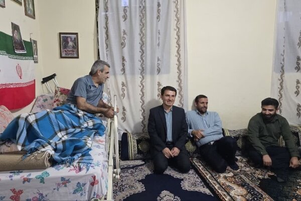 دیدار و عیادت از جانباز کوه سیاه در دهدشت دیدار و عیادت از جانباز کوه سیاه در دهدشت