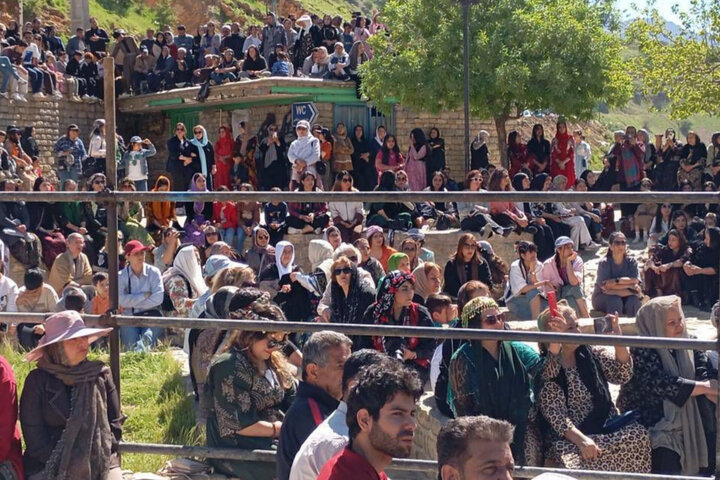 برگزاری آیین سنتی و مذهبی در اورامان تخت برگزاری آیین سنتی و مذهبی در اورامان تخت