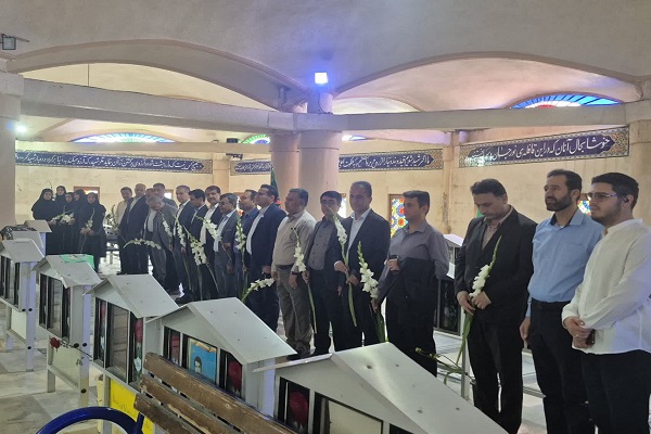 سرپرست جدید دانشگاه آزاد اسلامی بوشهر با آرمانهای شهدا تجدید میثاق کرد