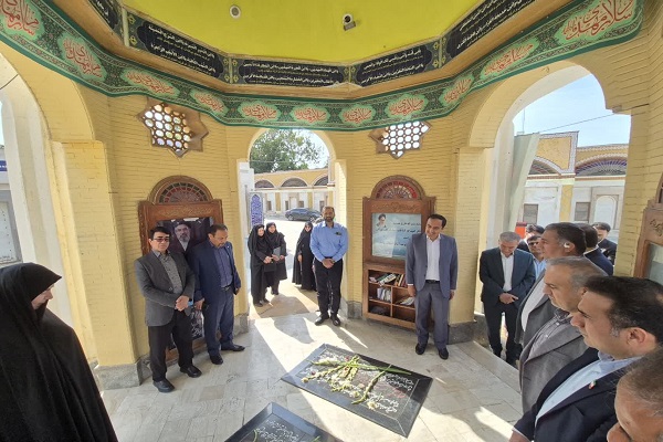 سرپرست جدید دانشگاه آزاد اسلامی بوشهر با آرمانهای شهدا تجدید میثاق کرد