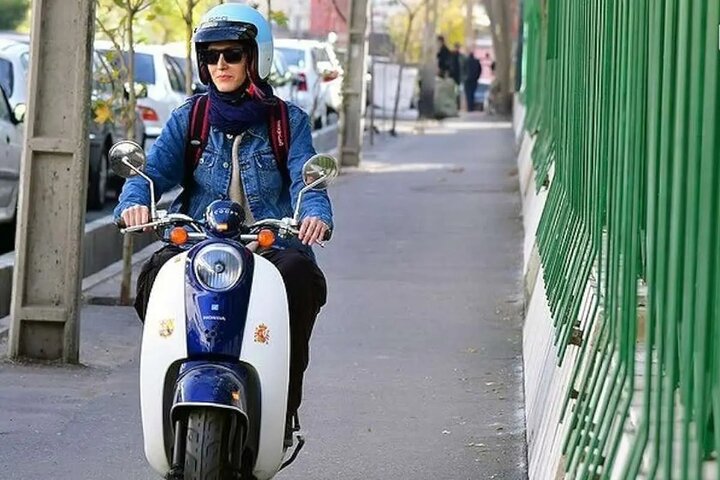 چرا گواهینامه موتور بانوان هنوز صادر نمیشود؟ چرا گواهینامه موتور بانوان هنوز صادر نمیشود؟