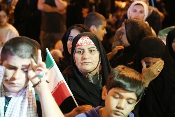 شبی دیگر در دفاع از انقلاب با نوای حاج مهدی سلحشور شبی دیگر در دفاع از انقلاب با نوای حاج مهدی سلحشور