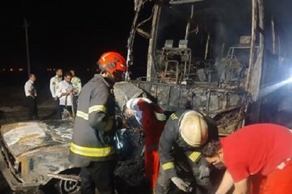 تصادف مرگبار اتوبوس و پیکان در کاشان / سرنشینان ۲ خودرو جان باختند تصادف مرگبار اتوبوس و پیکان در کاشان / سرنشینان ۲ خودرو جان باختند
