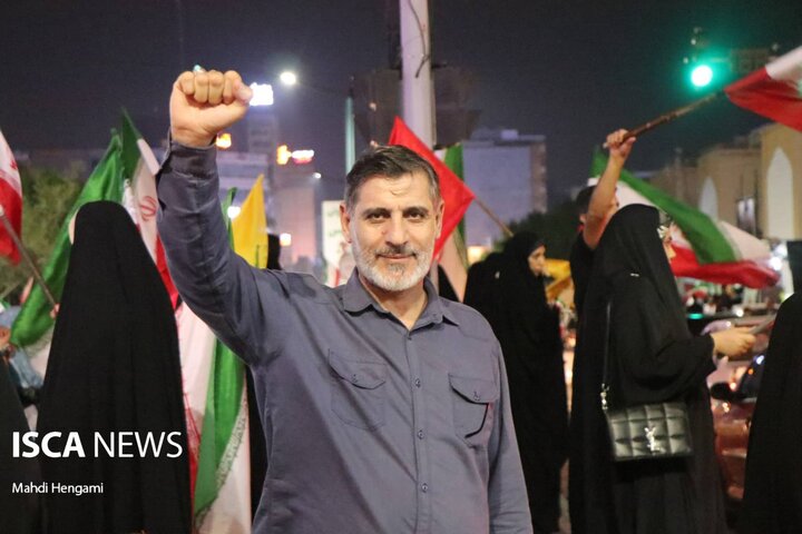 مردم ولایت‌مدار بندرعباس در تجمعی باشکوه تحت عنوان «زیر پرچم»، ضمن سوگواری در پی شهادت حضرت آیت‌الله علی خامنه‌ای، بیعت و وفاداری خود را با حضرت آیت‌الله مجتبی خامنه‌ای به عنوان رهبر جدید انقلاب اعلام