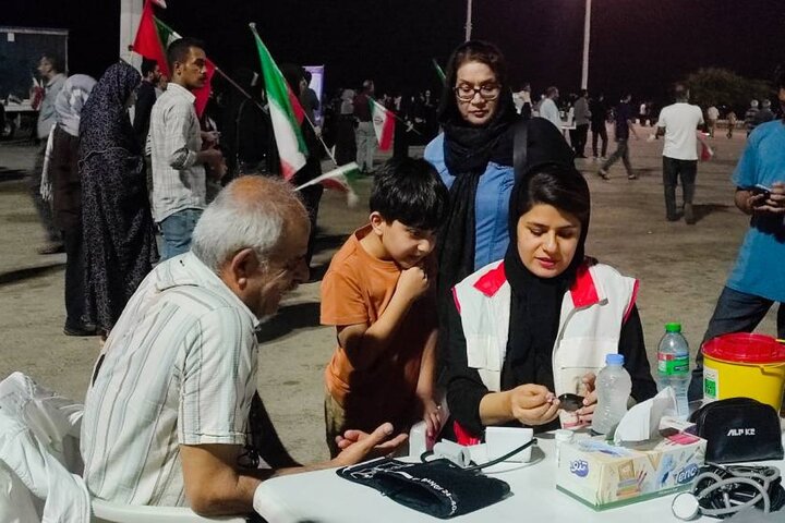 خون شهیدان میناب انگیزه علم و مقاومت را در ایران بیشتر میکند خون شهیدان میناب انگیزه علم و مقاومت را در ایران بیشتر میکند