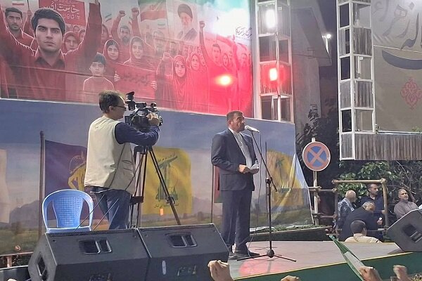 ملت ایران در برابر تهدیدها ایستاده است ملت ایران در برابر تهدیدها ایستاده است