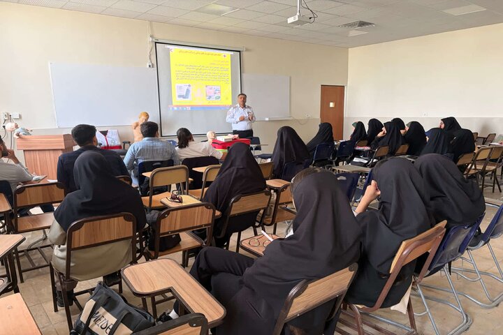 برگزاری دوره آموزشی فوریتهای امدادی در دانشگاه آزاد اسلامی واحد اصفهان برگزاری دوره آموزشی فوریتهای امدادی در دانشگاه آزاد اسلامی واحد اصفهان
