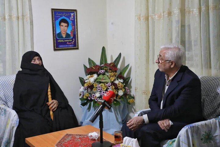 همه ملت ایران مدیون خون شهدا و مجاهدت ایثارگران هستند همه ملت ایران مدیون خون شهدا و مجاهدت ایثارگران هستند