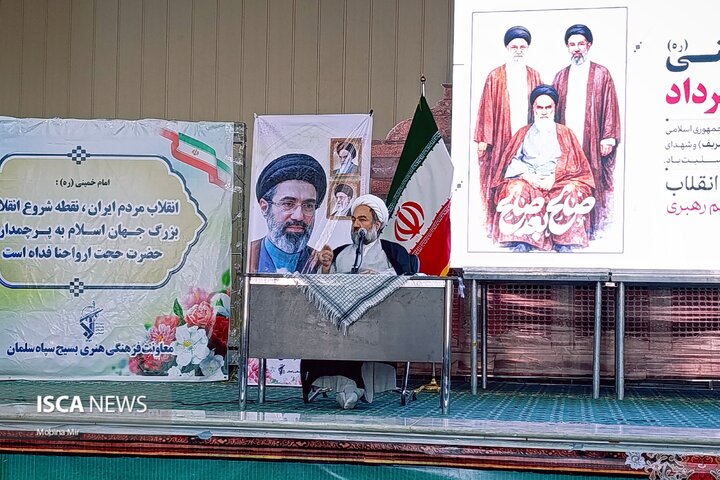 امام خمینی(ره) شخصیتی جامع در علم، عرفان و سیاست بود امام خمینی(ره) شخصیتی جامع در علم، عرفان و سیاست بود
