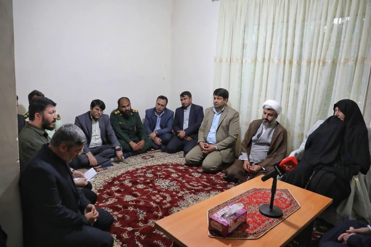 همه ملت ایران مدیون خون شهدا و مجاهدت ایثارگران هستند