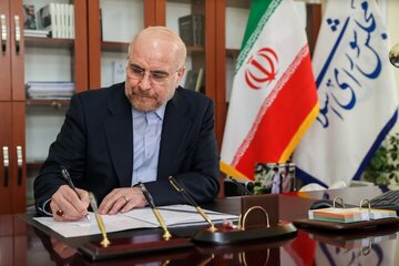 قالیباف "قانون ملی توسعه هوش مصنوعی" را به پزشکیان ابلاغ کرد