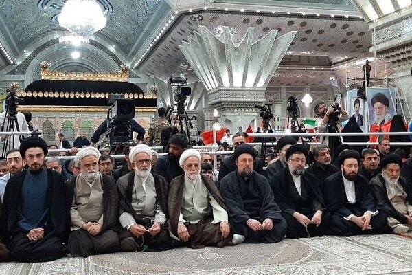 حضور آیت الله سید حسن خمینی در مراسم سالگرد امام خمینی (ره) حضور آیت الله سید حسن خمینی در مراسم سالگرد امام خمینی (ره)