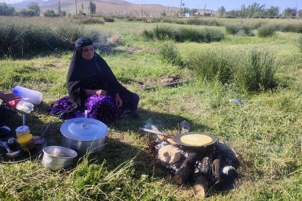 برگزاری نمایشگاه سنتی لری در جشنواره فرهنگی _ عشایری سقاوه برگزاری نمایشگاه سنتی لری در جشنواره فرهنگی _ عشایری سقاوه