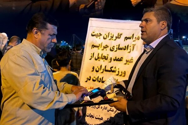 برگزاری مراسم زورخانهای «زنگ غدیر» و گلریزان جهت آزادی زندانیان در یاسوج برگزاری مراسم زورخانهای «زنگ غدیر» و گلریزان جهت آزادی زندانیان در یاسوج
