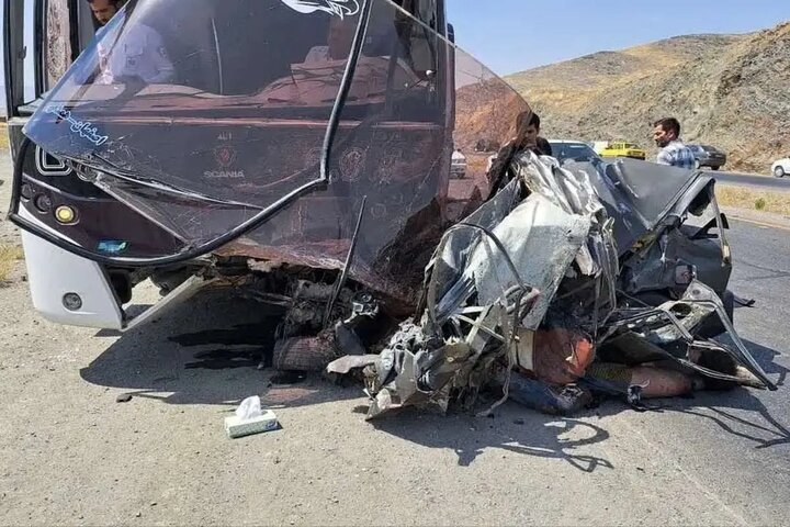 تصادف دو پژو در جاده قیدار با ۳ کشته و ۳ مصدوم تصادف دو پژو در جاده قیدار با ۳ کشته و ۳ مصدوم