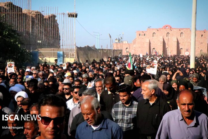 تشییع پیکر شهید «قدرت زرنگاری»، مدافع امنیت تنگه هرمز در جزیره هرمز