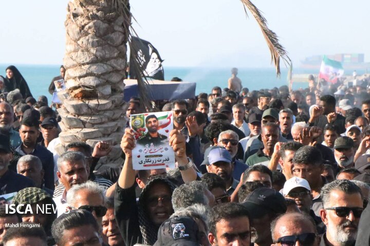تشییع پیکر شهید «قدرت زرنگاری»، مدافع امنیت تنگه هرمز در جزیره هرمز