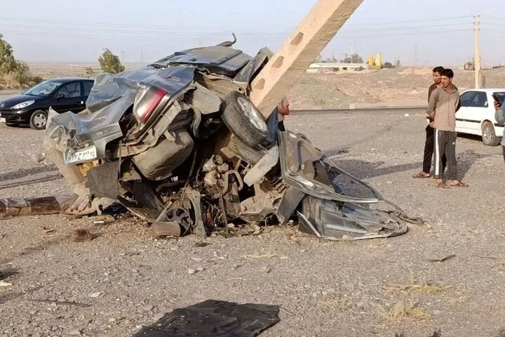 تصادف هولناک پژو پارس با تیر برق یک کشته برجا گذاشت + تصاویر تصادف هولناک پژو پارس با تیر برق یک کشته برجا گذاشت + تصاویر