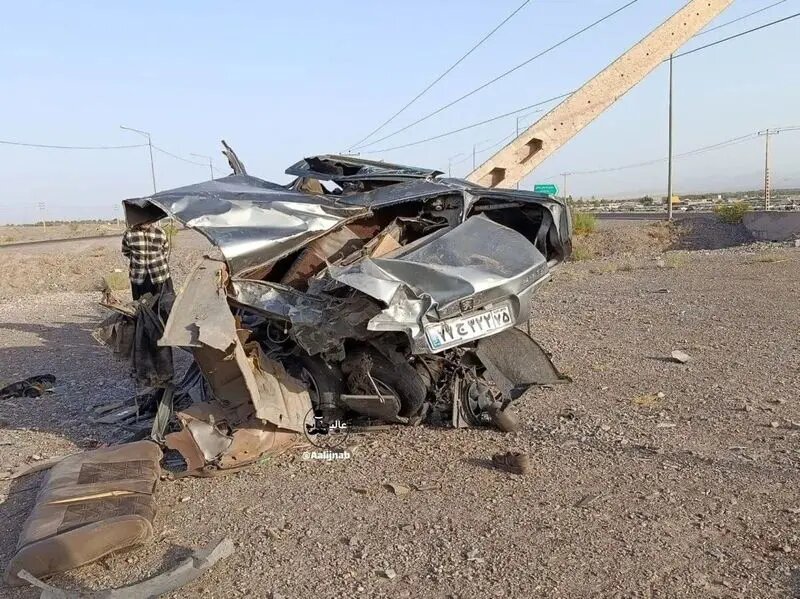تصادف هولناک پژو پارس با تیر برق یک کشته برجا گذاشت + تصاویر